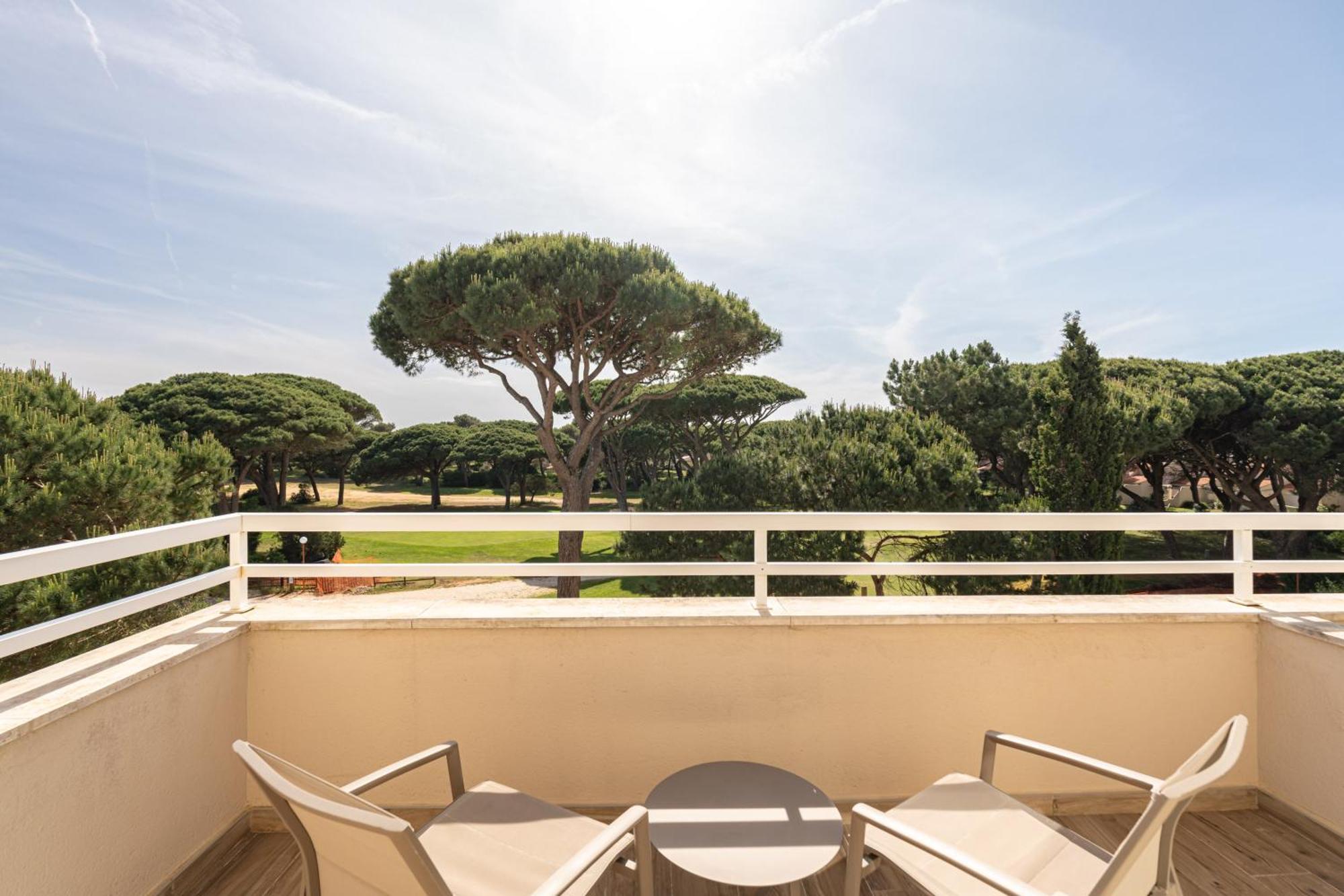 Onyria Quinta Da Marinha Hotel Cascais Esterno foto A view of the golf course from the balcony of a guest room at the Westin La Costa Resort & Spa